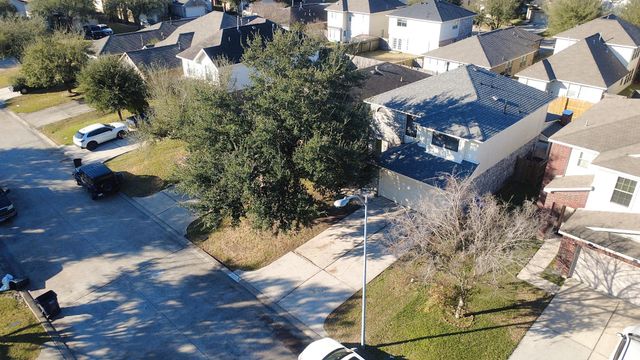 9519 Garrett Pine Lane, Houston, TX 77044