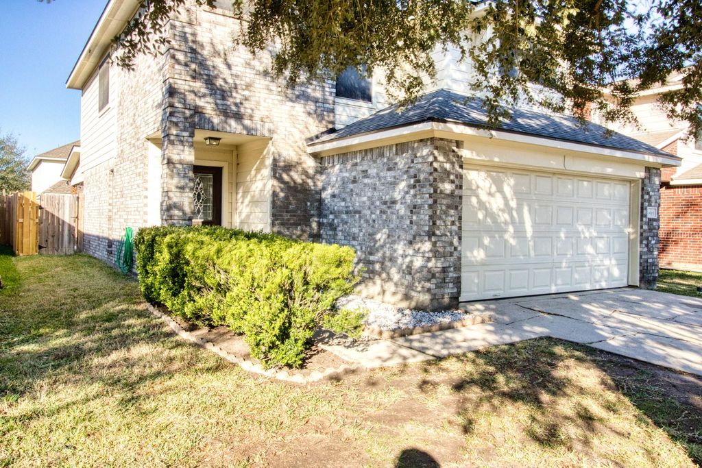 9519 Garrett Pine Lane, Houston, TX 77044