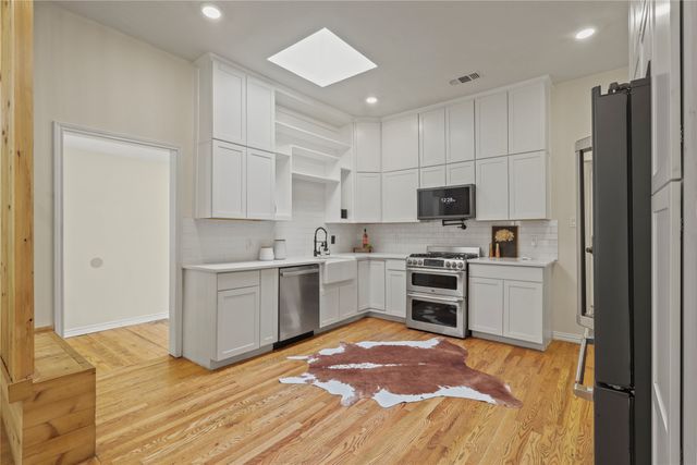 836 W 8th Street, Dallas, TX 75208