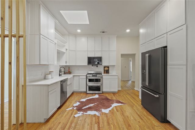 836 W 8th Street, Dallas, TX 75208