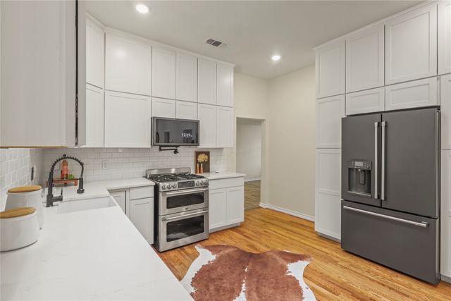 836 W 8th Street, Dallas, TX 75208