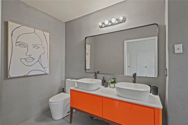 836 W 8th Street, Dallas, TX 75208