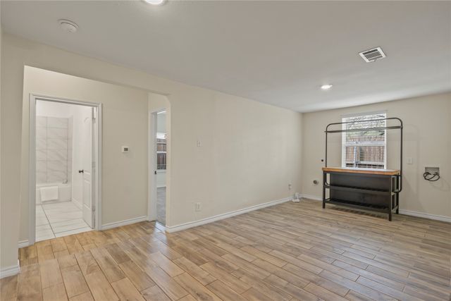 836 W 8th Street, Dallas, TX 75208