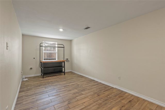 836 W 8th Street, Dallas, TX 75208