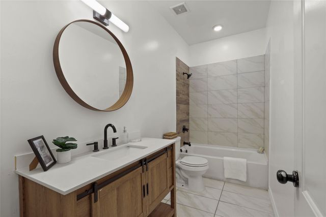 836 W 8th Street, Dallas, TX 75208