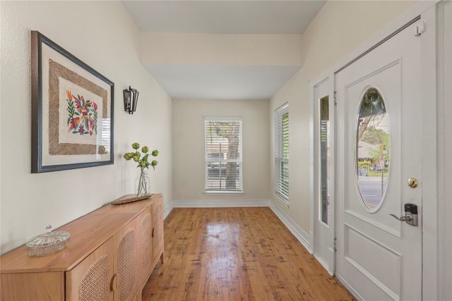 836 W 8th Street, Dallas, TX 75208