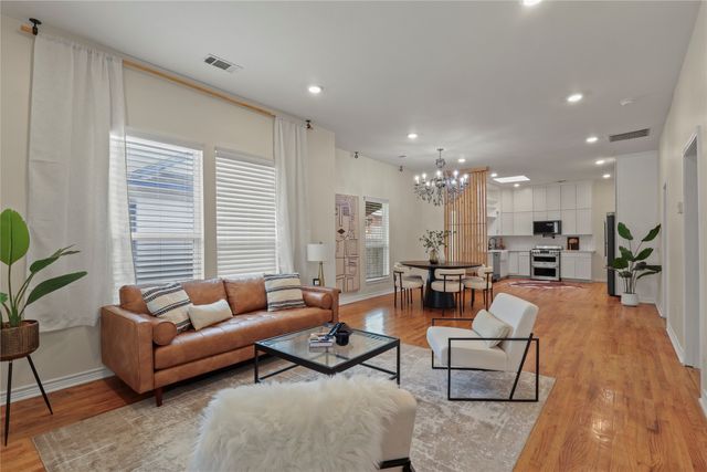 836 W 8th Street, Dallas, TX 75208