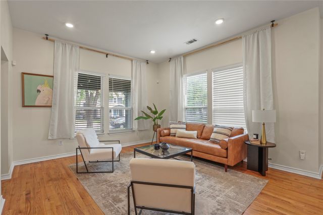 836 W 8th Street, Dallas, TX 75208