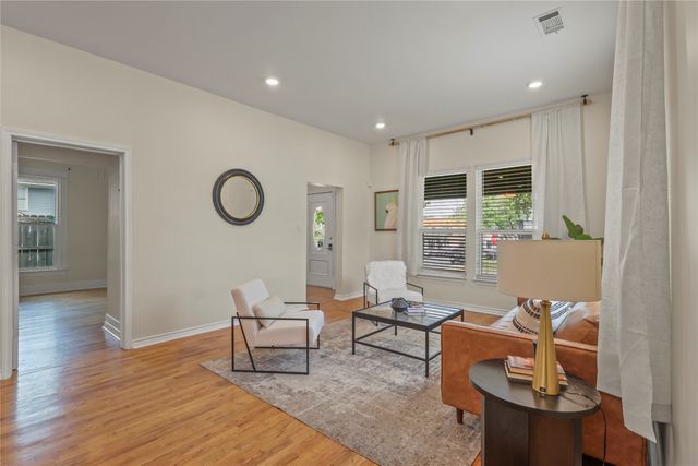 836 W 8th Street, Dallas, TX 75208