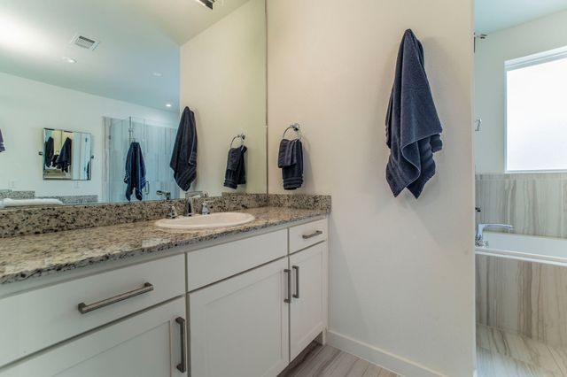 321 College Avenue, Fort Worth, TX 76104