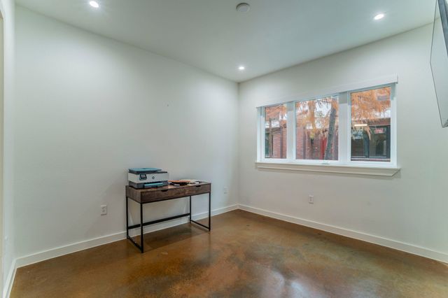 321 College Avenue, Fort Worth, TX 76104