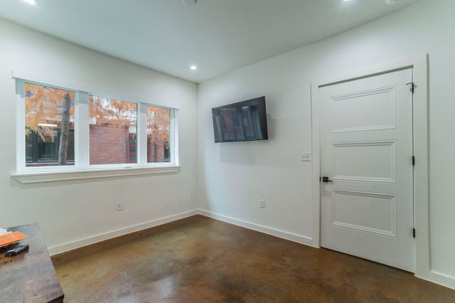 321 College Avenue, Fort Worth, TX 76104