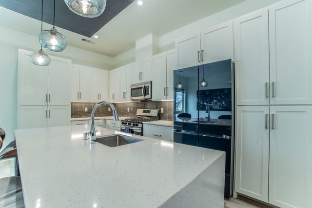 321 College Avenue, Fort Worth, TX 76104