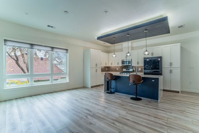 321 College Avenue, Fort Worth, TX 76104