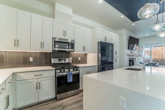 321 College Avenue, Fort Worth, TX 76104