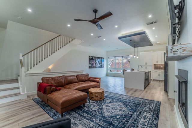 321 College Avenue, Fort Worth, TX 76104