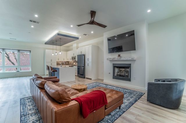 321 College Avenue, Fort Worth, TX 76104