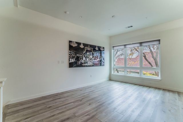 321 College Avenue, Fort Worth, TX 76104