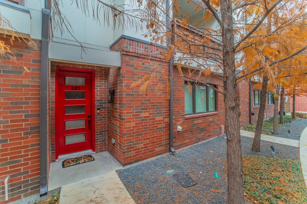 321 College Avenue, Fort Worth, TX 76104