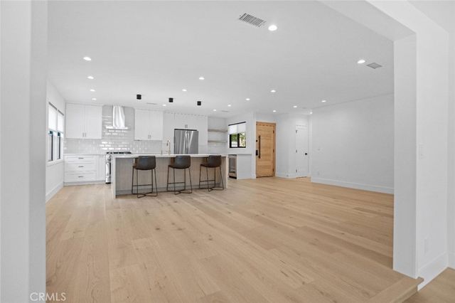 13355 Debby St, Valley Glen, CA 91401