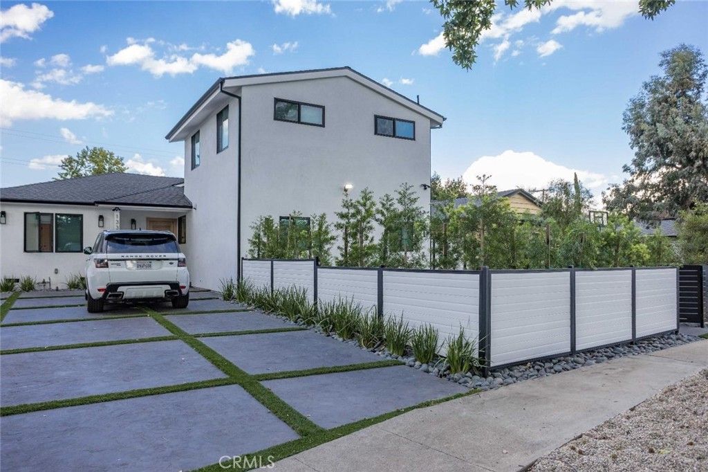 13355 Debby St, Valley Glen, CA 91401