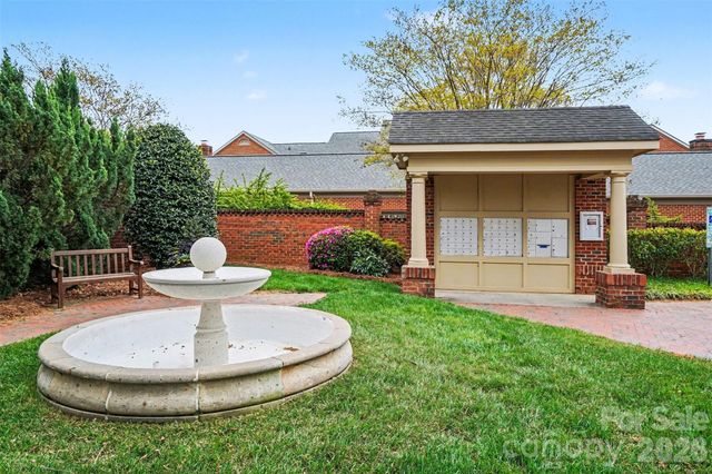 6705 Louisburg Square Lane, Charlotte, NC 28210