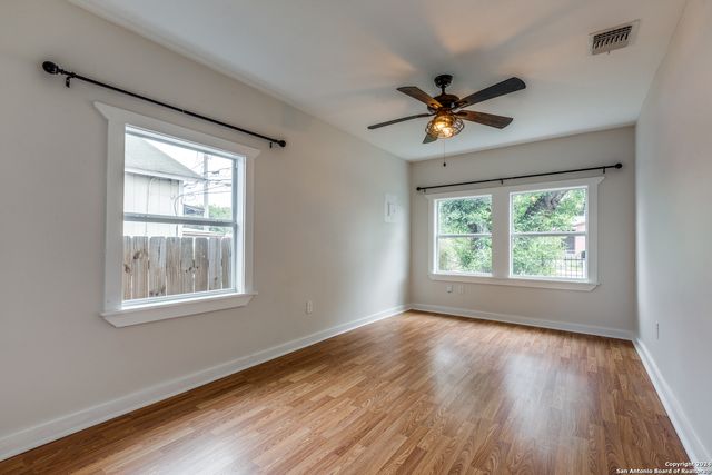 136 W Lambert St, San Antonio, TX 78204