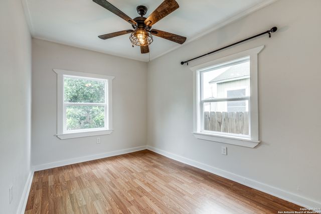 136 W Lambert St, San Antonio, TX 78204