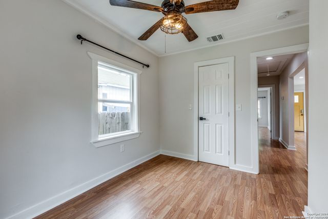 136 W Lambert St, San Antonio, TX 78204