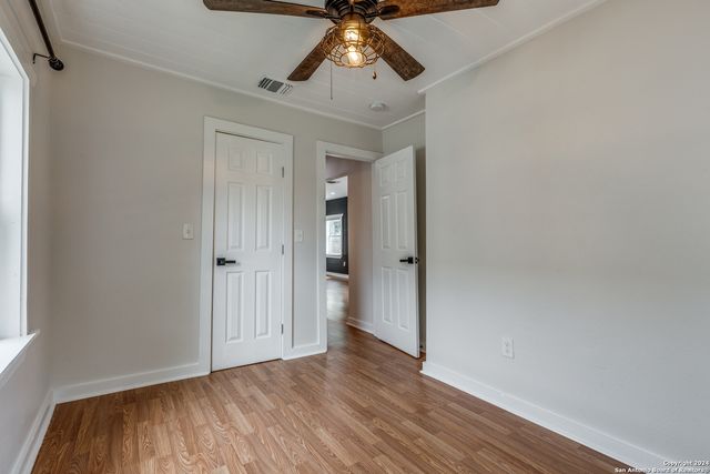 136 W Lambert St, San Antonio, TX 78204