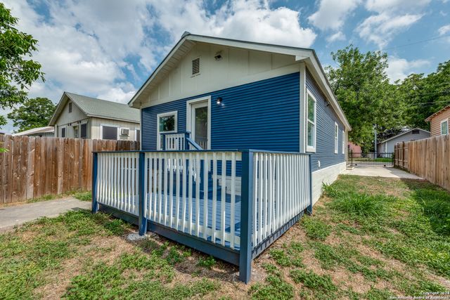 136 W Lambert St, San Antonio, TX 78204