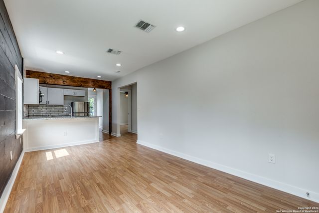 136 W Lambert St, San Antonio, TX 78204