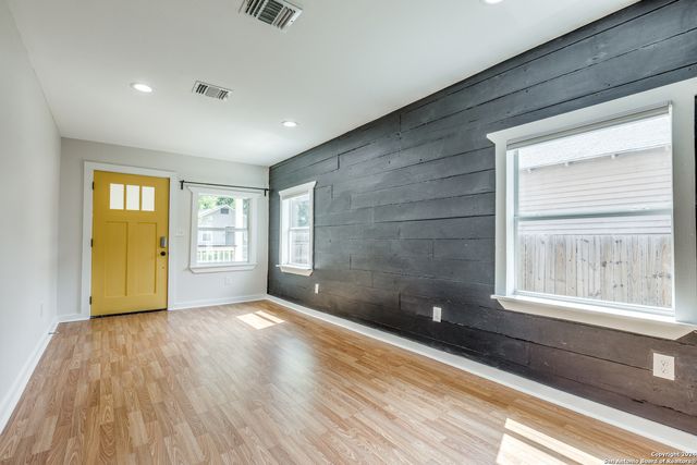 136 W Lambert St, San Antonio, TX 78204