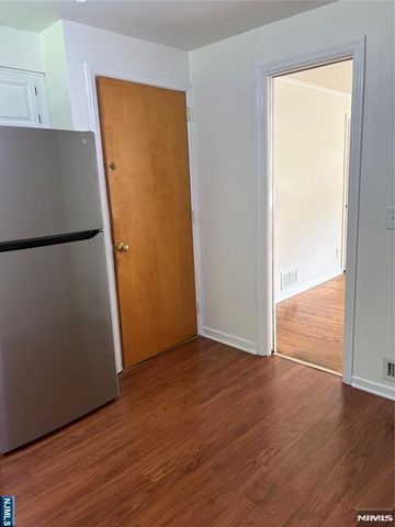 33 Longacre Drive, Livingston, NJ 07039