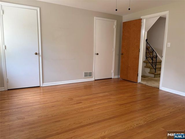 33 Longacre Drive, Livingston, NJ 07039
