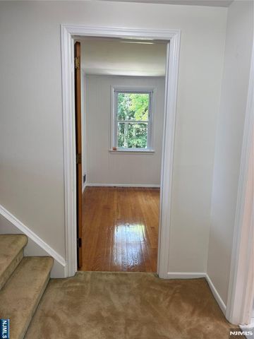 33 Longacre Drive, Livingston, NJ 07039