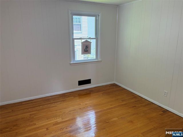 33 Longacre Drive, Livingston, NJ 07039