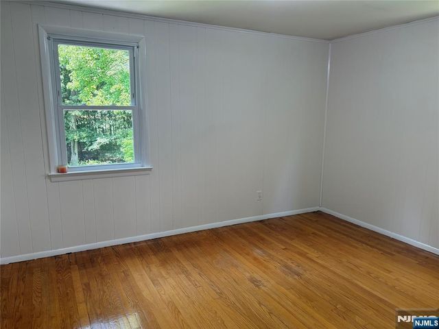 33 Longacre Drive, Livingston, NJ 07039