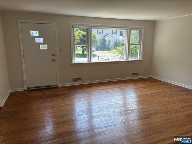 33 Longacre Drive, Livingston, NJ 07039