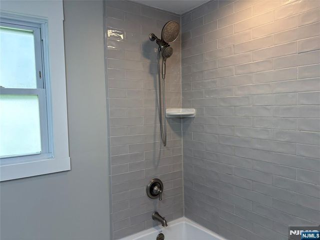33 Longacre Drive, Livingston, NJ 07039