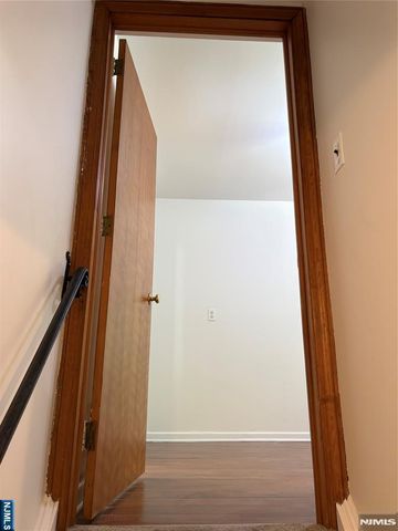 33 Longacre Drive, Livingston, NJ 07039