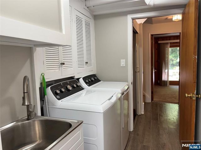 33 Longacre Drive, Livingston, NJ 07039