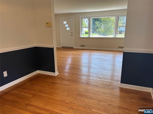 33 Longacre Drive, Livingston, NJ 07039