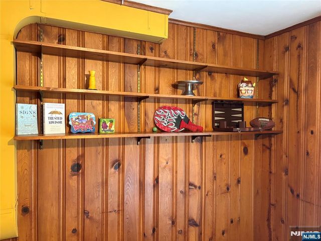 33 Longacre Drive, Livingston, NJ 07039