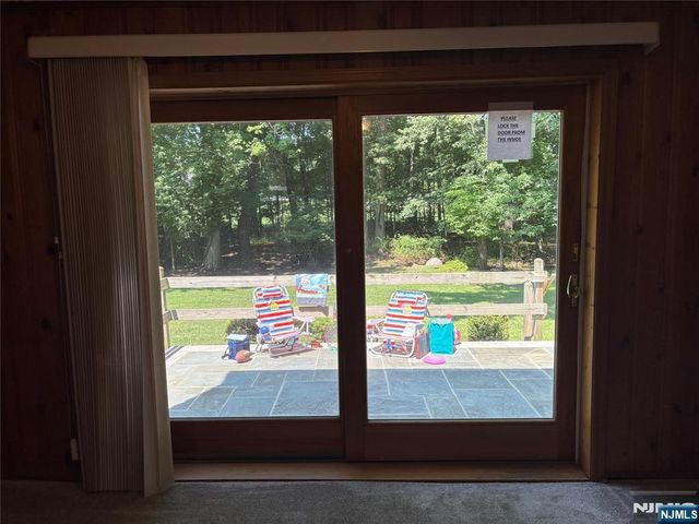 33 Longacre Drive, Livingston, NJ 07039