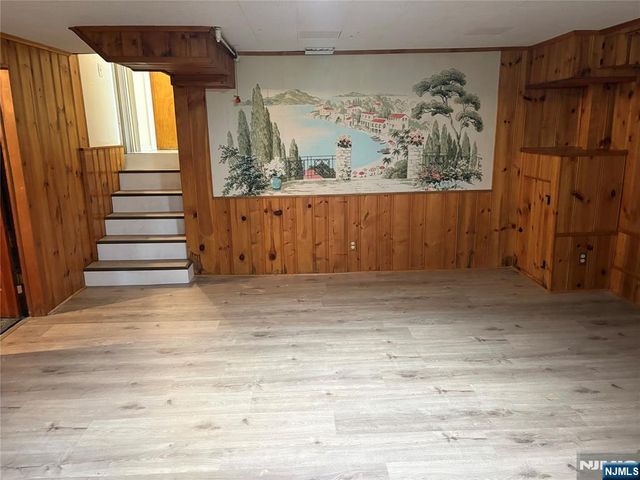 33 Longacre Drive, Livingston, NJ 07039