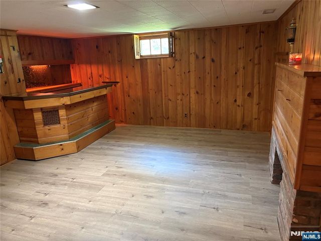 33 Longacre Drive, Livingston, NJ 07039