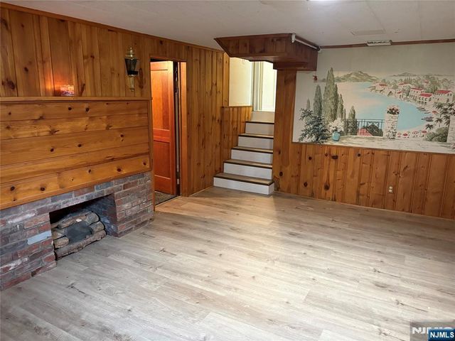 33 Longacre Drive, Livingston, NJ 07039
