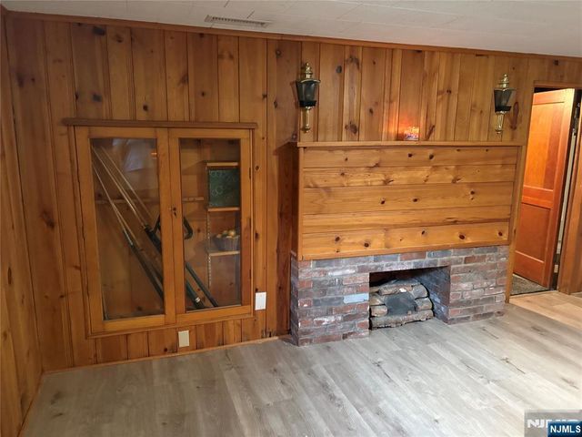 33 Longacre Drive, Livingston, NJ 07039