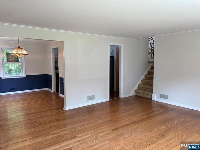 33 Longacre Drive, Livingston, NJ 07039